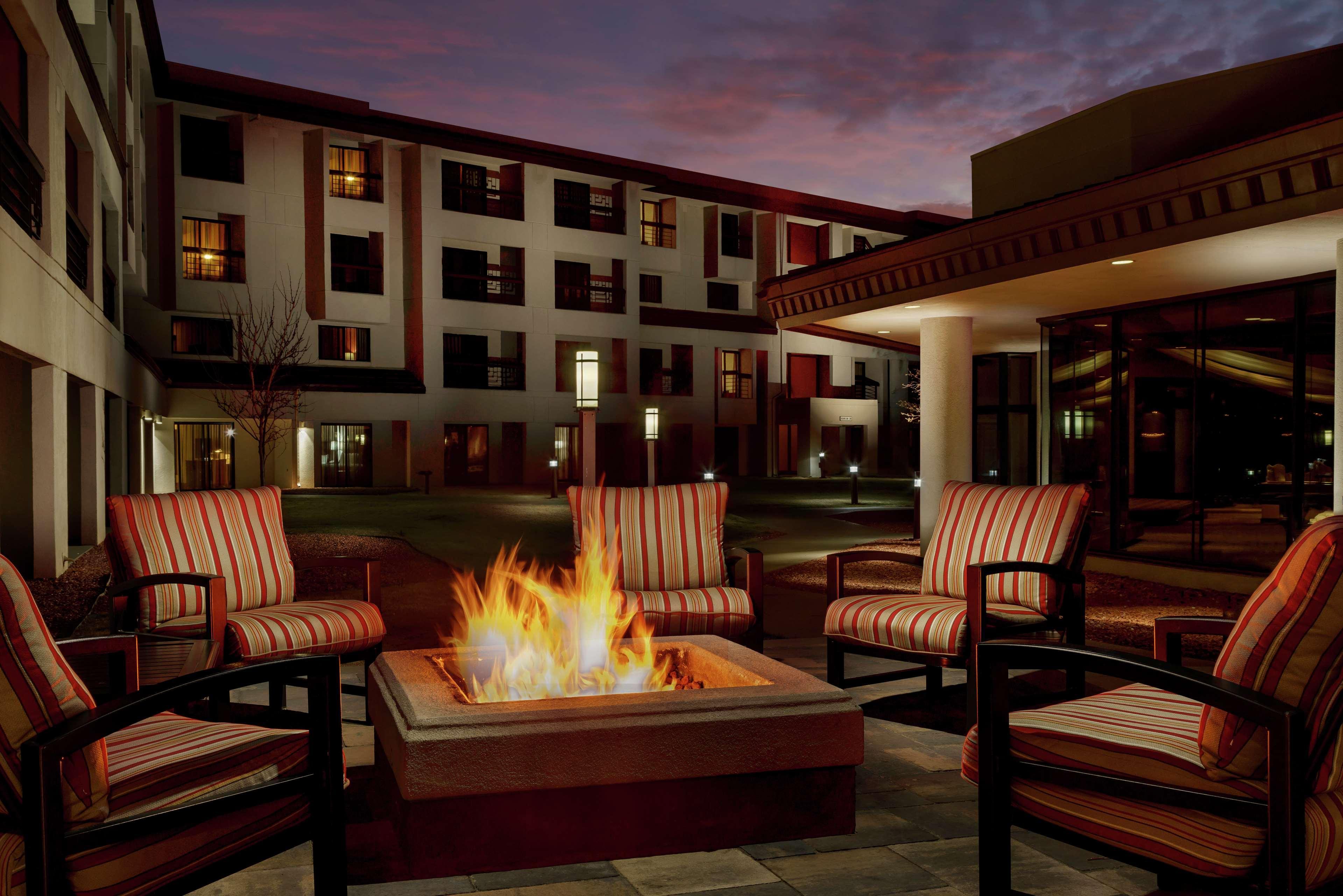 Hotel Doubletree By Hilton Colorado Springs Exterior foto