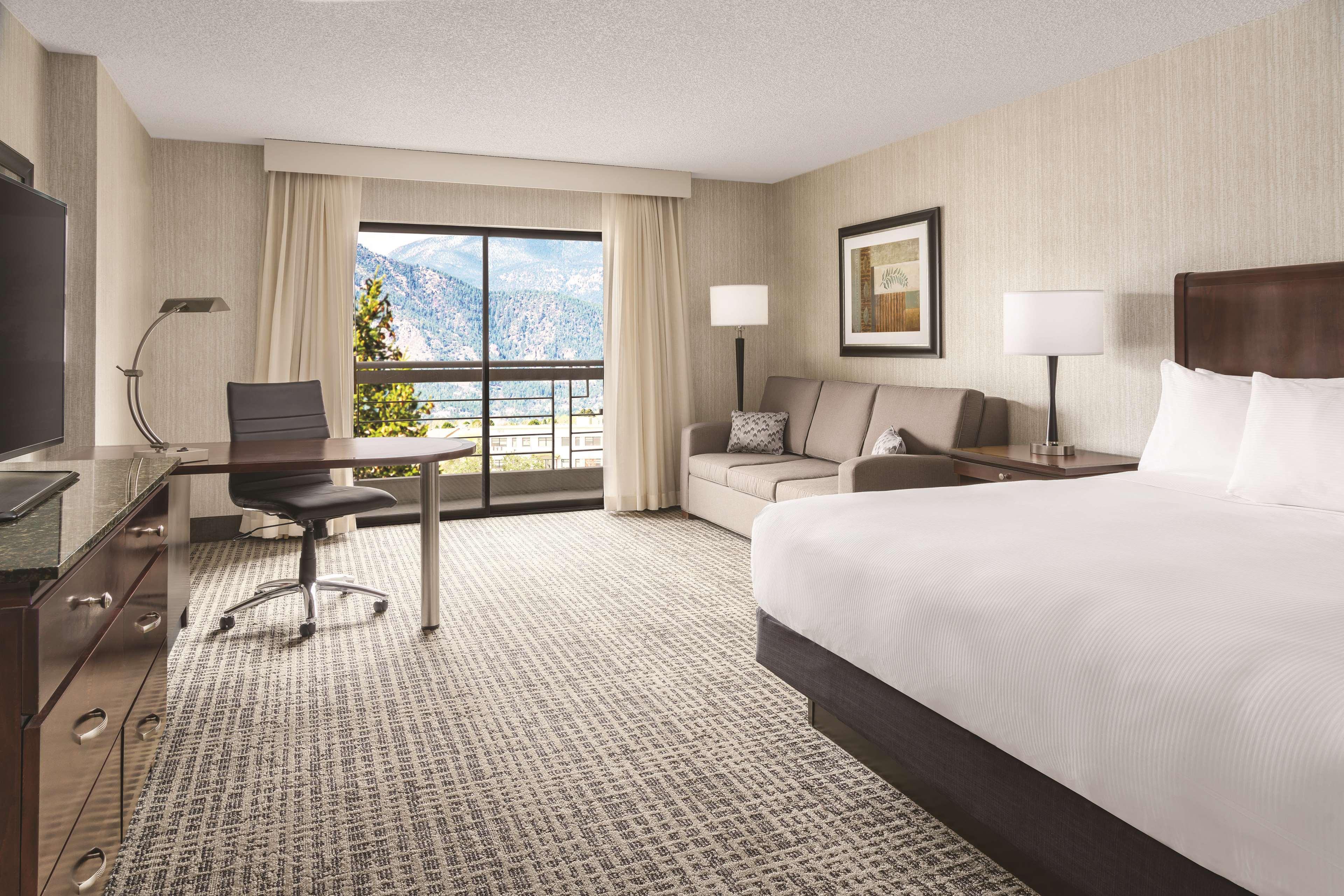 Hotel Doubletree By Hilton Colorado Springs Exterior foto