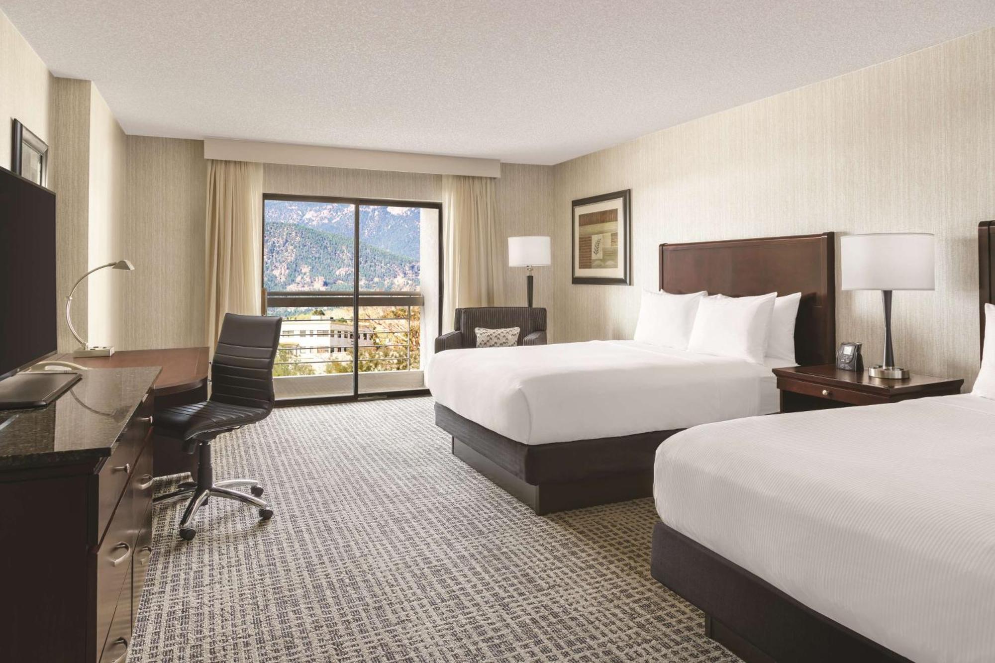 Hotel Doubletree By Hilton Colorado Springs Exterior foto