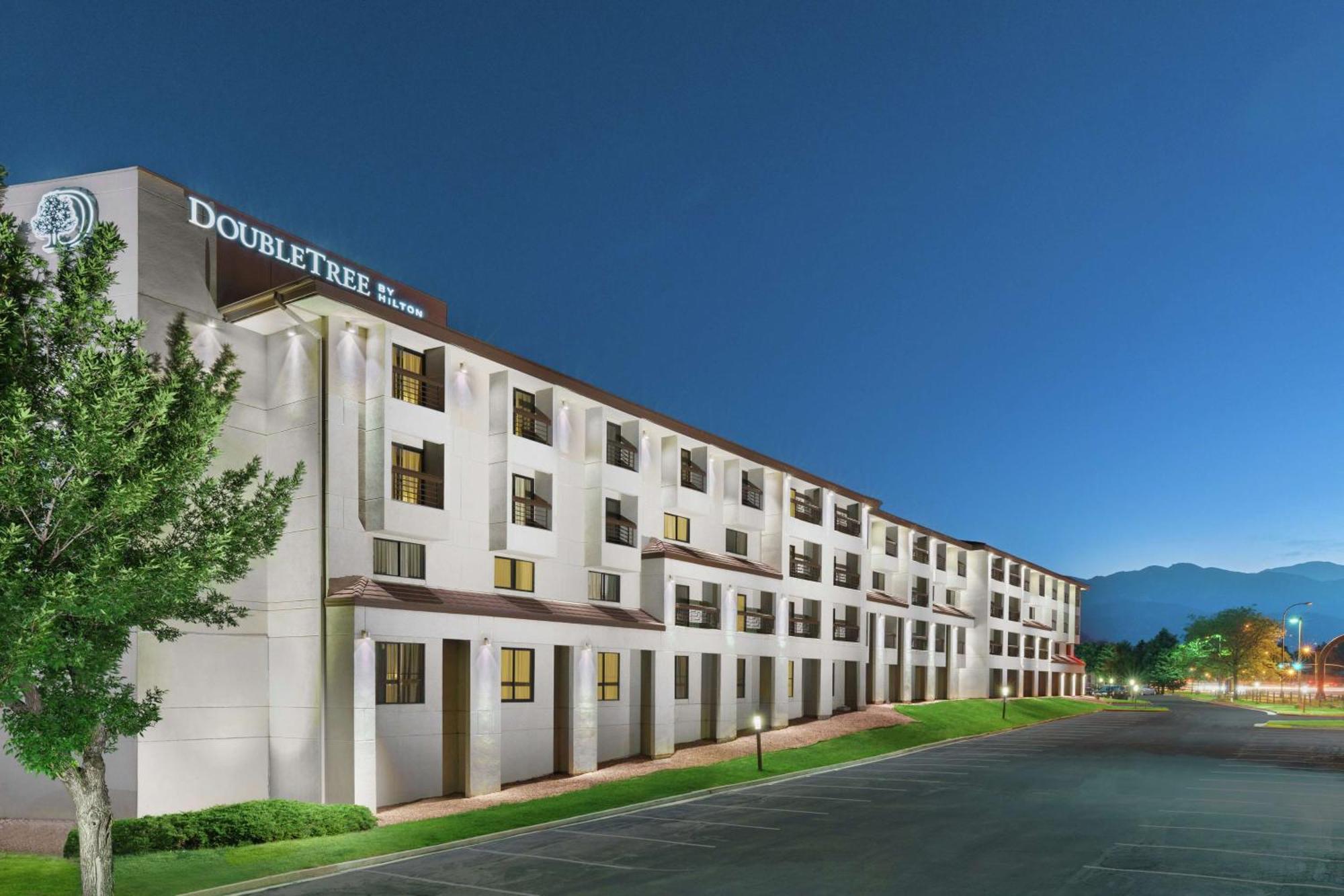Hotel Doubletree By Hilton Colorado Springs Exterior foto
